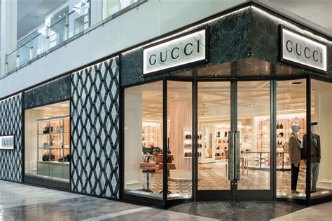 gucci store in paramus nj.